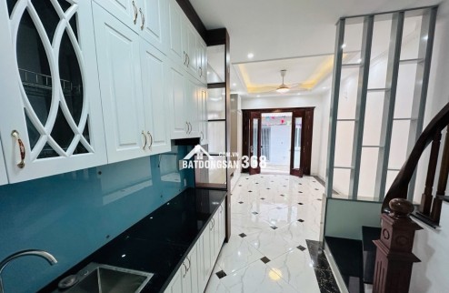 6,5 tỷ có nhà Phú Đô, lô góc 35m2, 5 tầng, dân xây
