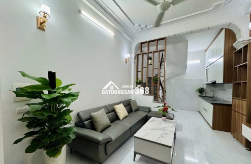 Bán nhà Kim Giang 39 m2 x 5 tầng, 7,25 tỷ, nhà 2 mặt tiền
