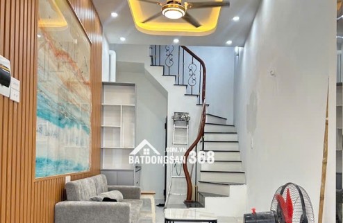 Nhà đẹp , view thoáng gần ĐH Thăng Long , 42 m2 x 5 tầng, mặt tiền 4,5m ,7,42 tỷ