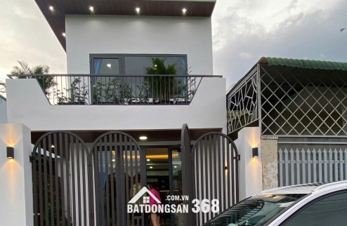 BÁN NHÀ MÊ HẺM XE HƠI NÉ NHAU 181 QUANG TRUNG MẶT TIỀN
 Nhà mê kiên cố - thiết kế hiện đại - Full nội  thất : 1 PK - 1 Bếp - 2 PN - sân đậu xe