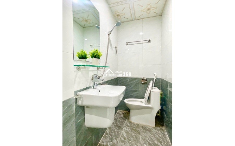 Cần bán căn hộ dịch vụ 80m 6 tầng CCMN thang máy, dòng tiền đỉnh ngay Học viện Nông nghiệp, PCCC đảm bảo từng phòng