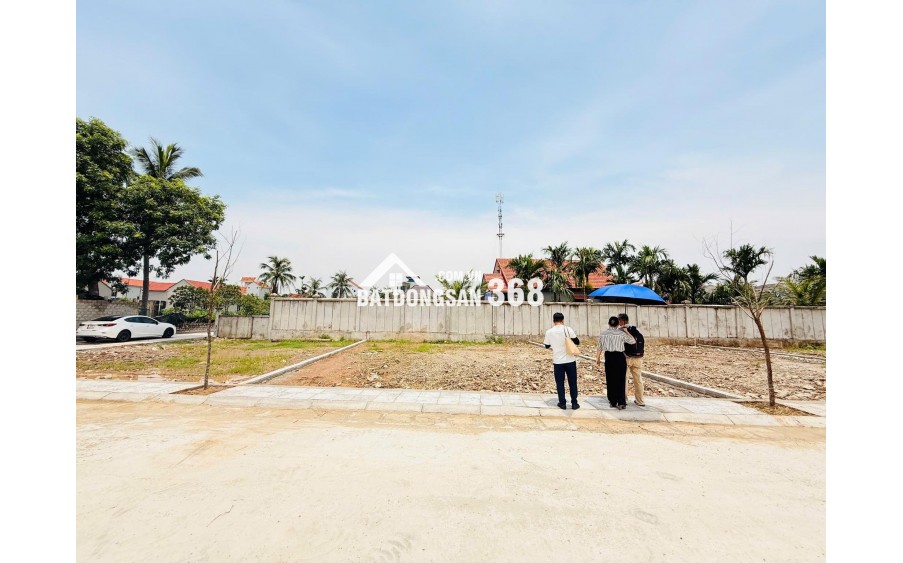 Mặt tiền : 5,5m full thổ cư .