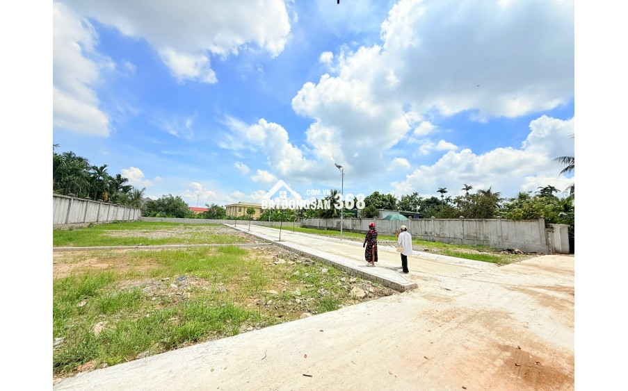 Mặt tiền : 5,5m full thổ cư .