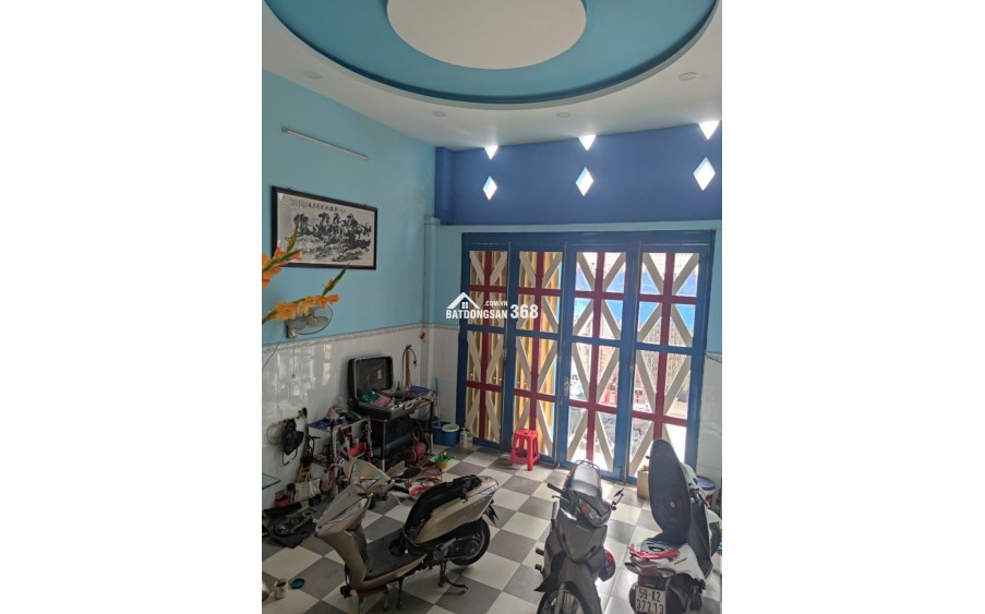 Nhà 2// Bà Hom. Hem 4,5m. Gân trương học. Chơ phú lâm