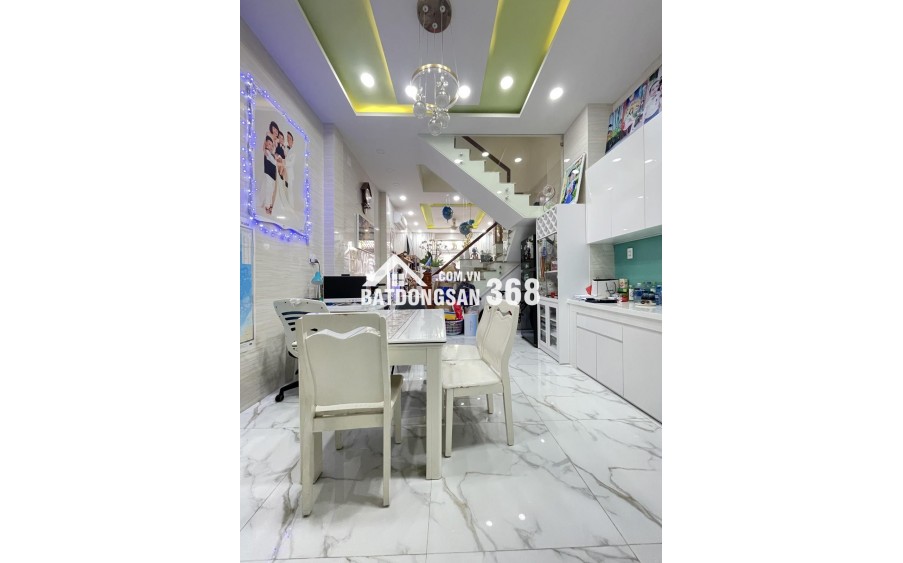 Nhà bán ngay Lạc Long Quân, Diện tích 4 x 15, 4 tầng, 3 phòng mới ở ngay, Giá chỉ nhỉnh 7 tỷ