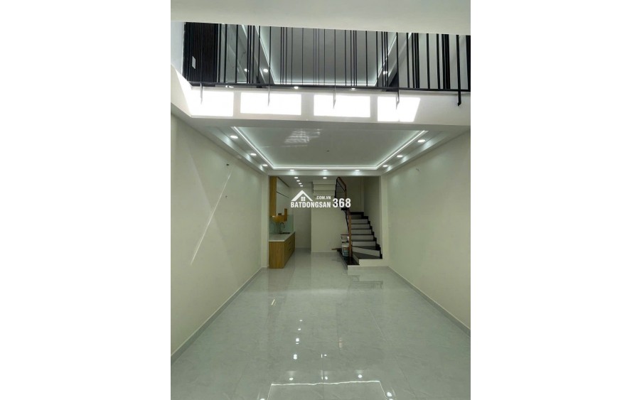 Tân Kỳ Tân Quý xe hơi đậu cửa chỉ cách AEONMall Tân Phú chỉ vài phút.