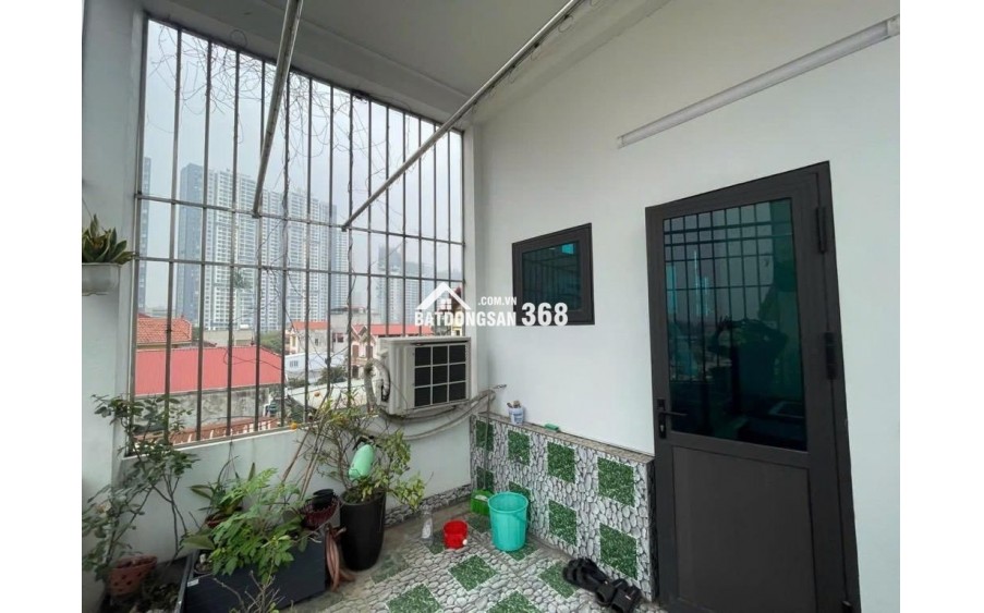 Bán nhà Thuỵ Phương 42m2, dân xây 5 tầng, có sân riêng để xe