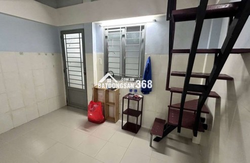 Cho Thuê Phòng trọ kiểu CCMN Quận 4 mới chỉ 4 triệu/tháng có lầu ở được 2 người.
