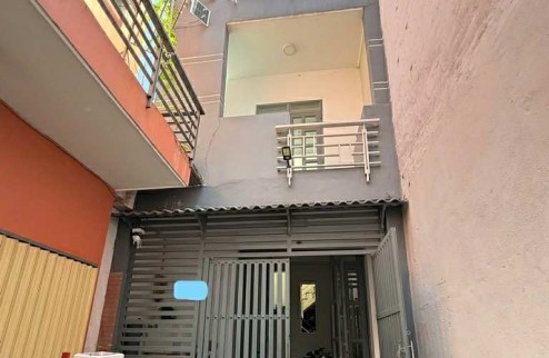 Nhà cách mặt tiền lớn 5m