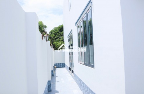 BÁN NHÀ TT CẦN ĐƯỚC MT ĐƯỜNG FULL NỘI THẤT