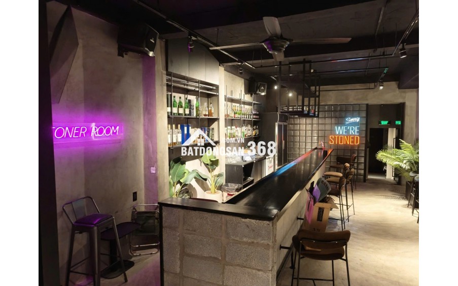 Sang quán bar mặt bằng lầu 3, KP Nhật hẻm 8A Thái Văn Lung Q1