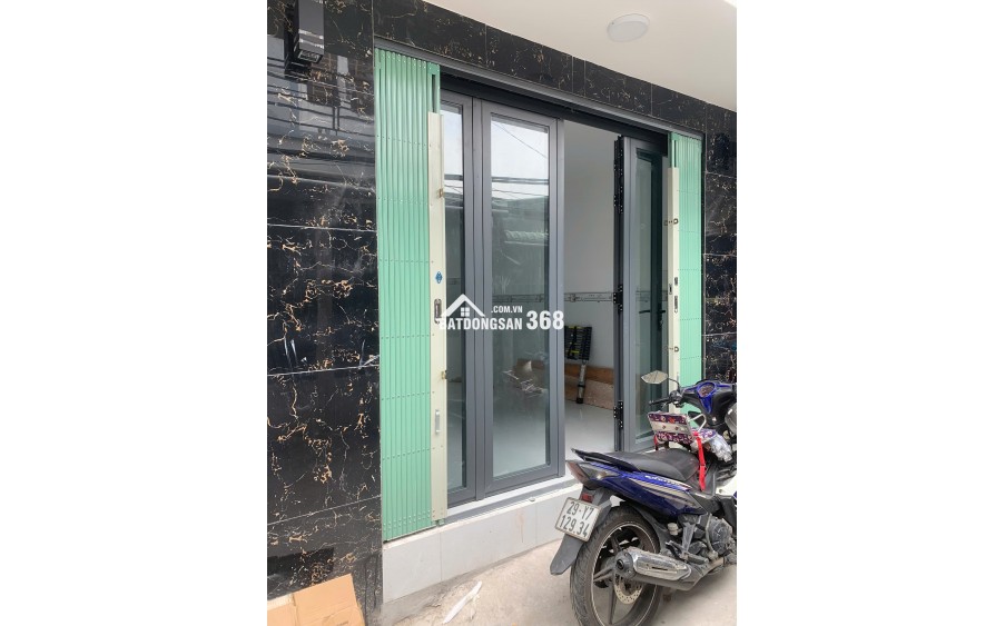 Bán nhà 1 trệt 1 gác suốt cách Nguyễn Văn Linh chỉ 100m nhà mới tinh