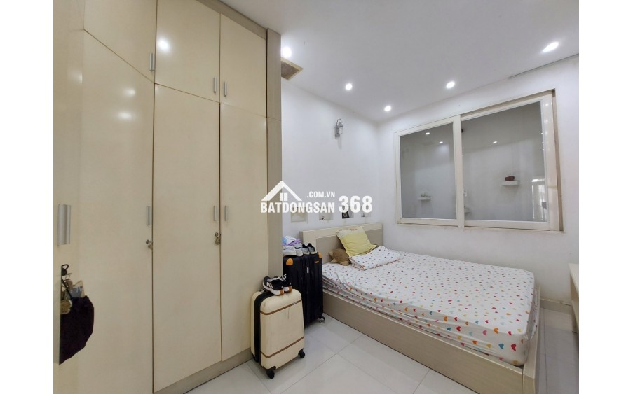 Nhà đẹp đường Phạm Ngũ Lão 5 tầng, 5 phòng ngủ, 54 m2 giá chỉ 13,5 tỷ