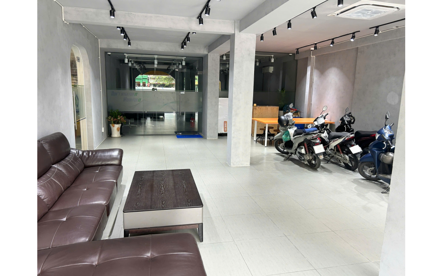 CHO THUÊ MẶT BẰNG 170M2 TẠI ĐƯỜNG CÁCH MẠNG THÁNG 8