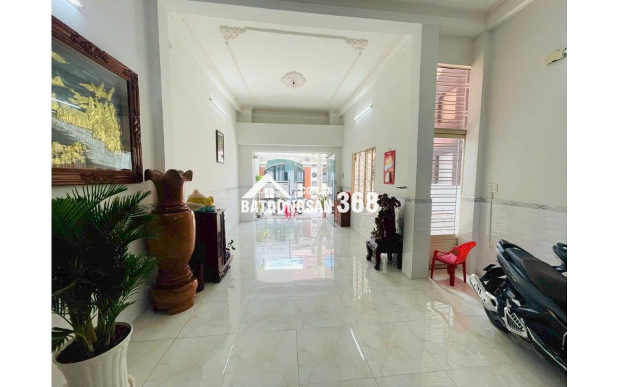 Bán nhà mặt tiền 3 lầu 5PN số 22 Quách Hữu Nghiêm Q.Tân Phú