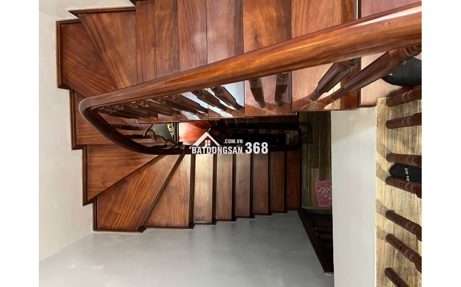 Nhà riêng Pháo Đài Láng DT 60m2, 5 tầng, lô góc giá 21.x tỷ có TL