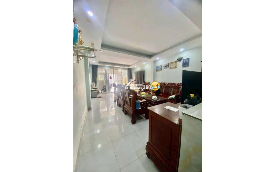  Nhà đẹp 3 tầng, diện tích 90m2 (4.5 x 20), giá chỉ 5.3 tỷ.