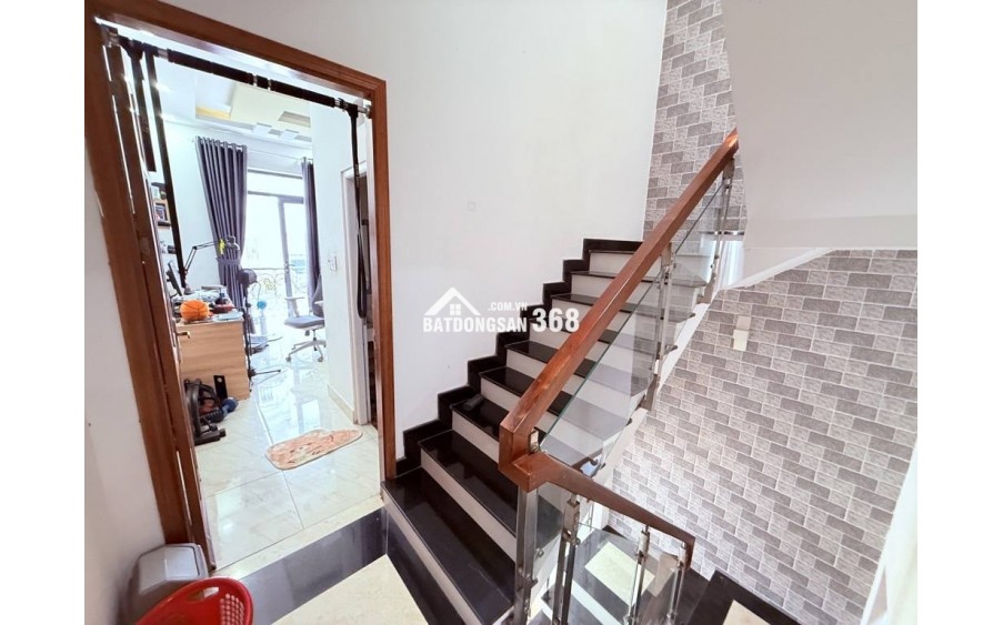 Nhà Sư Vạn Hạnh, Quận 10 – 33m² – 10.5 tỷ – Gần Siêu thị Sài Gòn
