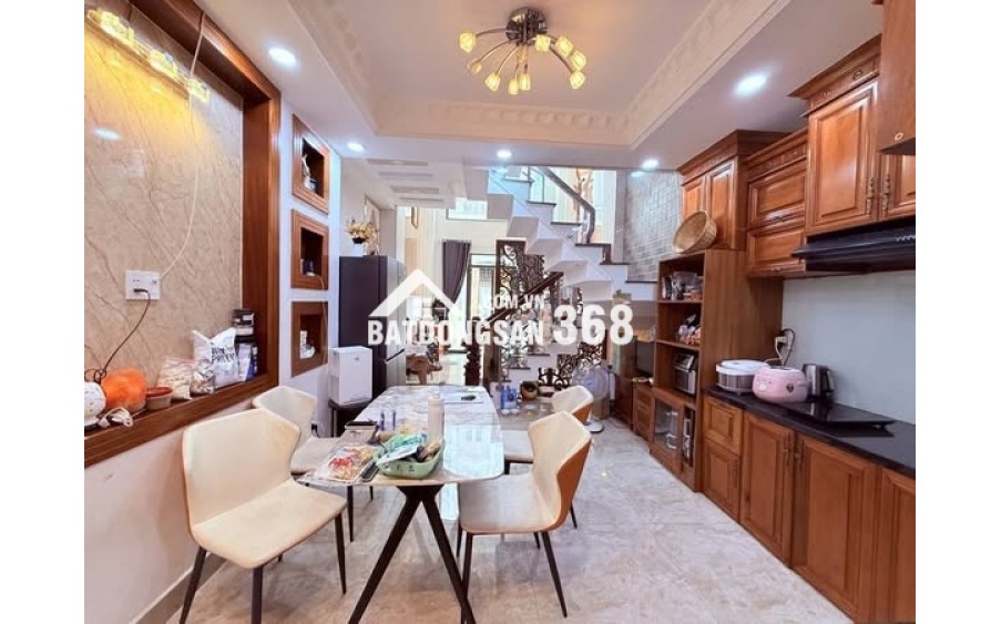 Nhà Sư Vạn Hạnh, Quận 10 – 33m² – 10.5 tỷ – Gần Siêu thị Sài Gòn