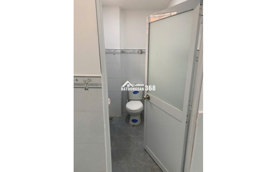 Bán nhà 1 trệt 1 gác suốt cách Nguyễn Văn Linh chỉ 100m nhà mới tinh