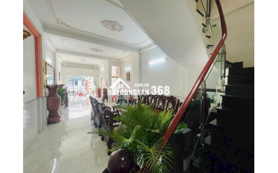 Bán nhà mặt tiền 3 lầu 5PN số 22 Quách Hữu Nghiêm Q.Tân Phú