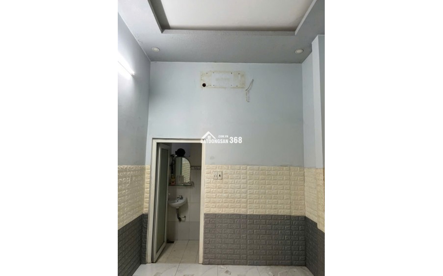 Bán nhà cấp 4 mặt tiền đường 12m KDC chợ đầu mối nông sản Thủ Đức