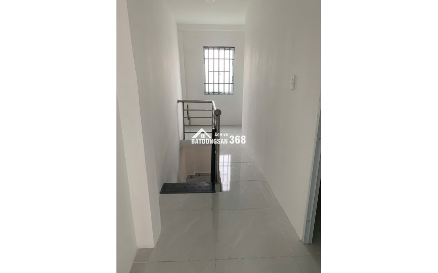 Bán nhà 1 trệt 1 gác suốt cách Nguyễn Văn Linh chỉ 100m nhà mới tinh