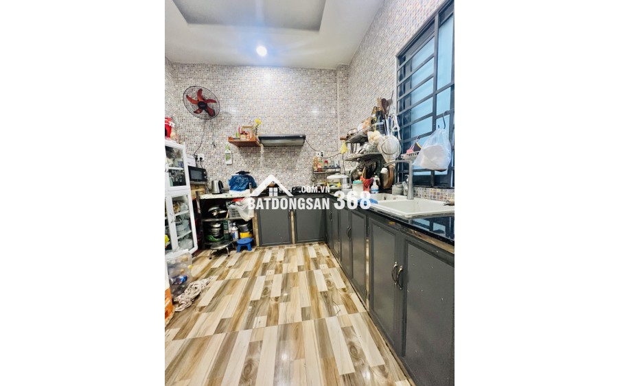 Nhà mặt tiền chợ Tân Bình, 4x17,5 xây 4 tầng cứng đẹp giá chỉ 9,999 tỷ