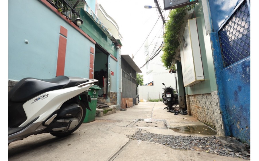 Hàng hot tháng 10 . Xác mặt tiền phan huy ích hẻm oto