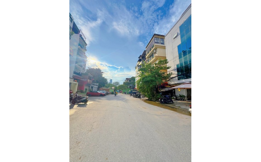 Siêu phẩm nhà đất Giang Văn Minh