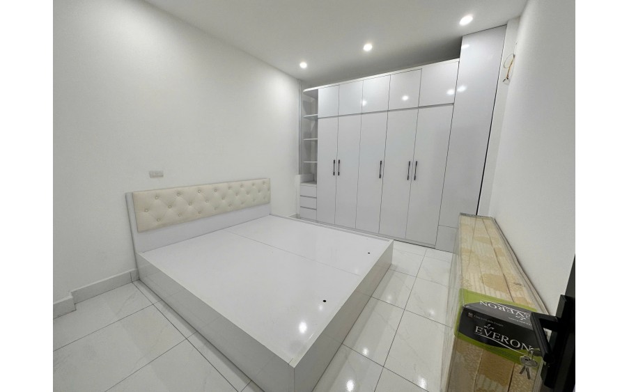 Lõi Gia Thuỵ, Nhà dân xây, Full nội thất, Ngõ thông các ngả, Tiện ích đẳng cấp, Dân trí cao.