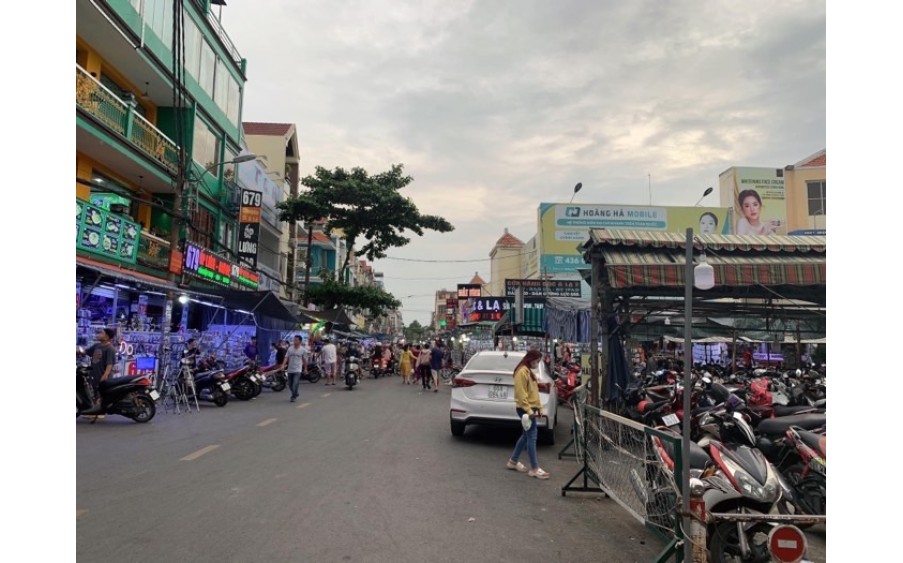 MẶT TIỀN KINH DOANH CHỢ ĐÊM HẠNH THÔNG TÂY - VIEW CÔNG VIÊN THOÁNG MÁT - HỢP ĐỒNG THUÊ 20 TRIỆU - CẦN BÁN GẤP