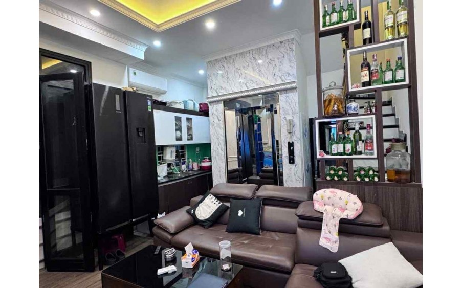 Bán nhà Ngọc Lâm - Vị Trí Đẹp Hiếm Có -  6 Tầng Thang Máy -  33m2 - Nhỉnh 9 tỷ
