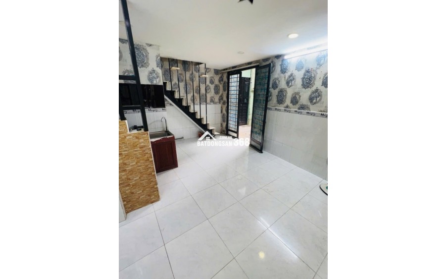 Bán nhà Âu Cơ 18m2 , 3 tầng 2PN SHR chỉ 2 tỷ 1