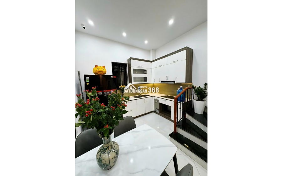 Cực hiếm nhà đẹp Đội Cấn ngõ thông ô tô đỗ cổng mặt tiền rộng 45m² x 5 tầng hơn 10 tỷ