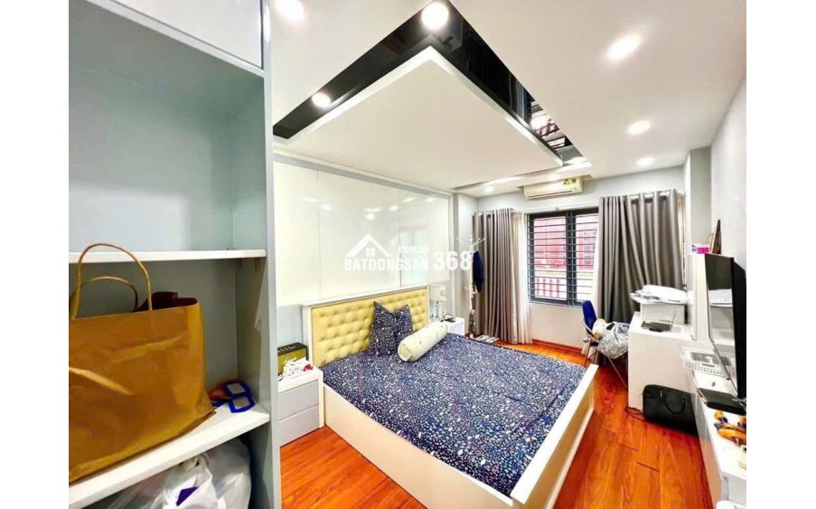 Bán nhà phố Nguyễn Khánh Toàn gần phố ngõ thông kinh doanh 55m² x 5 tầng 14 tỷ