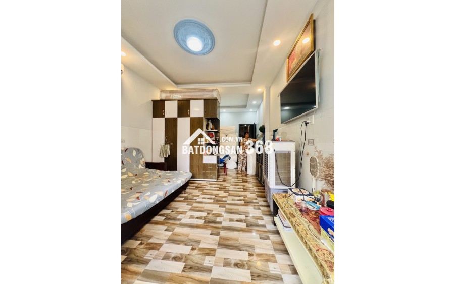 Nhà mặt tiền chợ Tân Bình, 4x17,5 xây 4 tầng cứng đẹp giá chỉ 9,999 tỷ