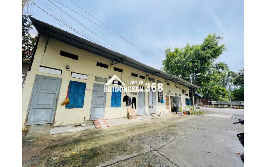 Lô góc Nguyễn Thị Định và đường Phan Như Cẩn đối diện sân bay cũ. Khu quân đội an ninh thuộc dạng vip ở Nha Trang. Cách chợ Osin 50 mét

Dt. 80m2