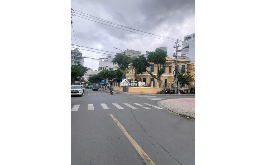 BÁN ĐẤT MẶT TIỀN ĐƯỜNG HÀN THUYÊN - NHA TRANG (XƯƠNG HUÂN)
- Diện tích 85.1m2 full ODT
- Ngang 5.31m nở hậu 5.37m. Hướng Đông Bắc
- Đường trước