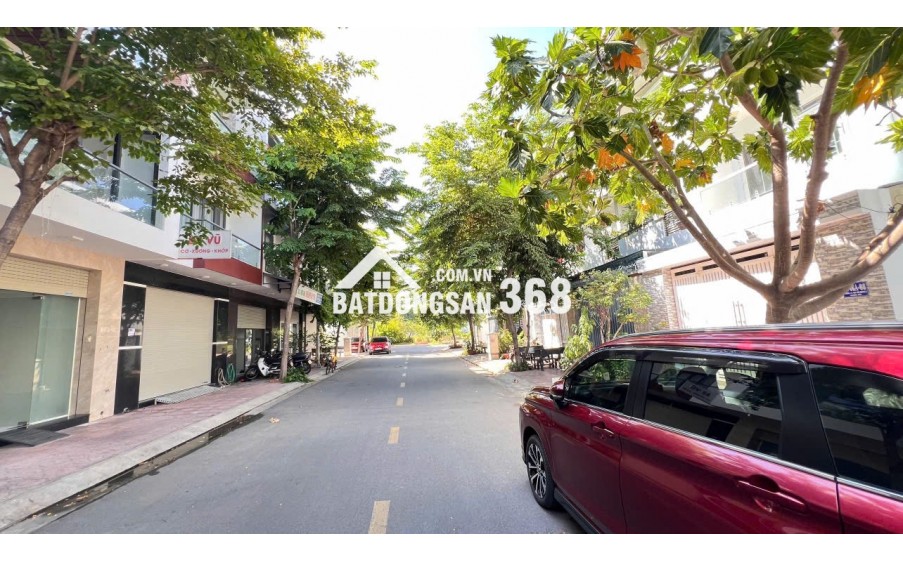 Bán Nhà 3 Tầng Có Thang Máy KĐT Hà Quang 2 Gần Đường Số 4 Gân Biển Nha Trang 
 Diện tích: 80m ngang 5 dài 16m 
Thiết kế 3 Tầng có thang máy , 3 phòng