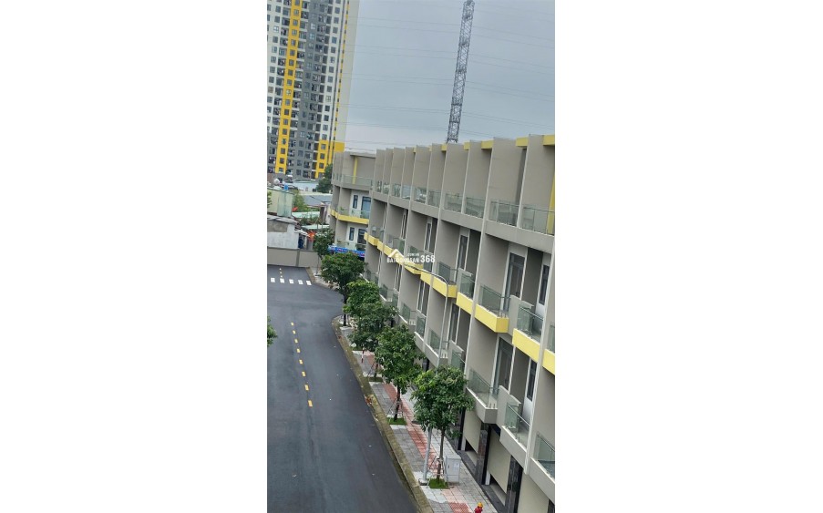 Nhà mặt phố Thống Nhất, Dĩ An: Vị trí vàng, kinh doanh đỉnh, 69m2, 3 tầng, 4PN, 6WC, sổ hồng trao tay, giá hời 8.4 tỷ!