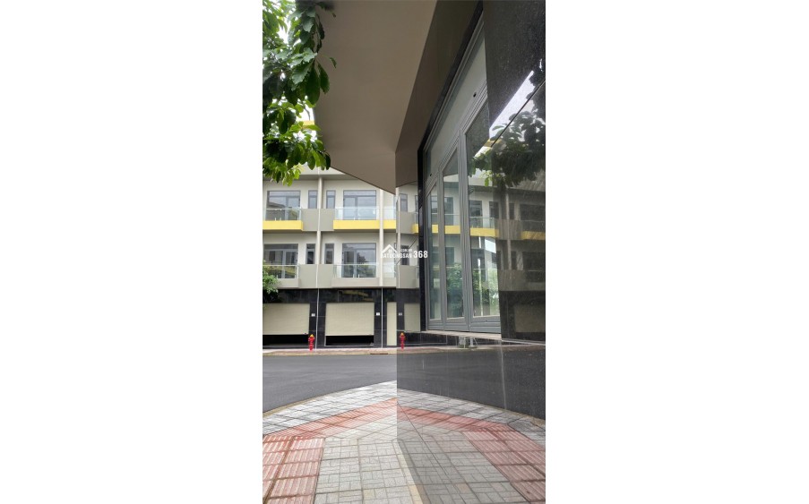 Nhà mặt phố Thống Nhất, Dĩ An: Vị trí vàng, kinh doanh đỉnh, 69m2, 3 tầng, 4PN, 6WC, sổ hồng trao tay, giá hời 8.4 tỷ!