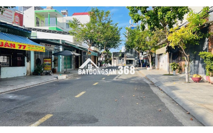 BÁN NHÀ MẶT TIỀN KHÚC THỪA DỤ
Diện tích: 317,5m² (ngang 11m)
Hướng: Đông Nam
Đường trước nhà rộng 15m, khu vực trung tâm sầm uất, tiện kinh doanh