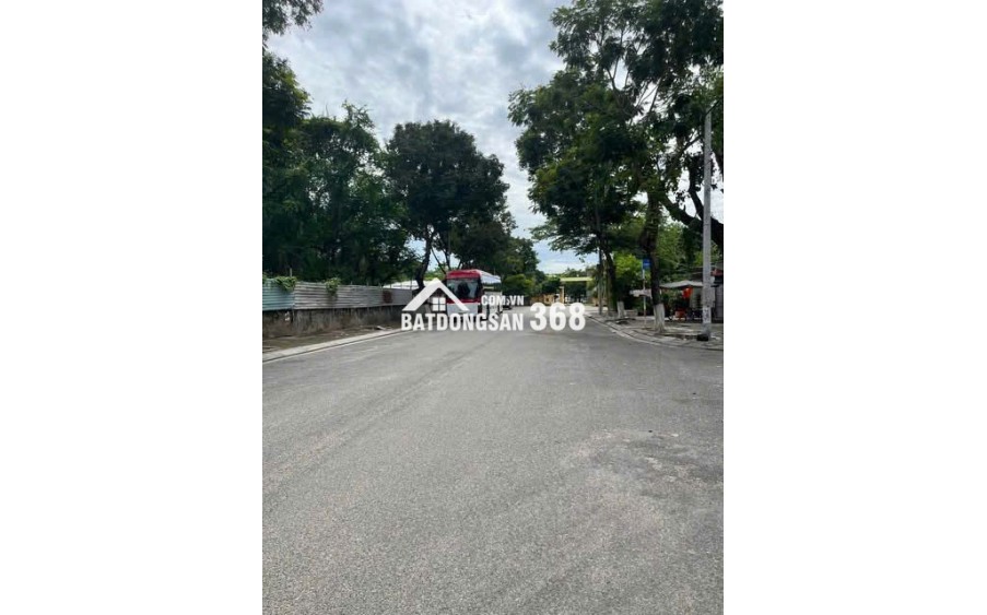 Lô góc Nguyễn Thị Định và đường Phan Như Cẩn đối diện sân bay cũ. Khu quân đội an ninh thuộc dạng vip ở Nha Trang. Cách chợ Osin 50 mét

Dt. 80m2