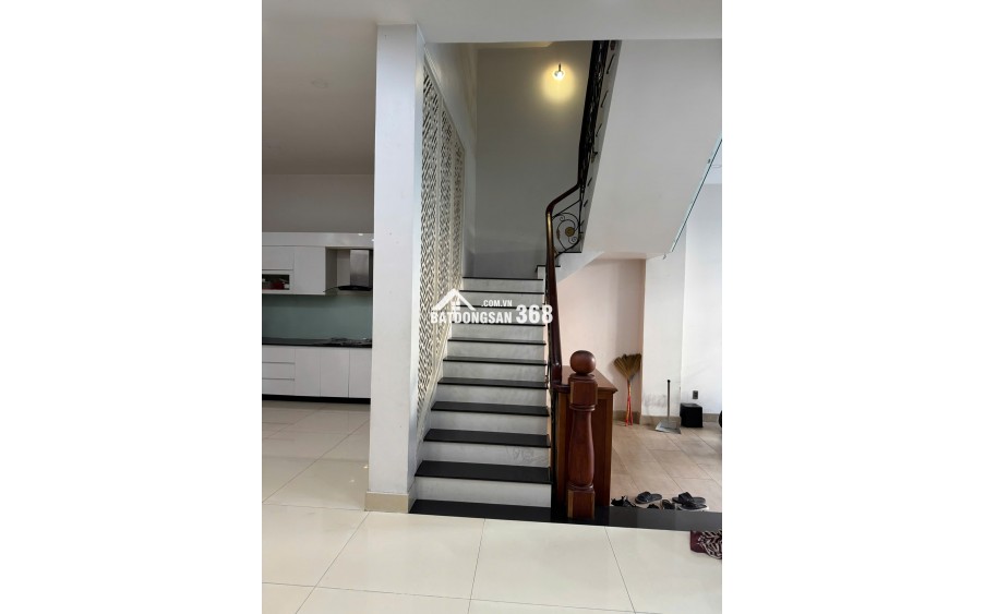 Cho thuê căn biệt thự đường 23, Hiệp Bình Chánh, nhà xây 1 trệt 2 lầu, sân thượng. DT 8x15