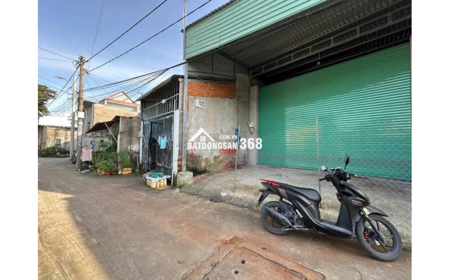 Kho 4t.ỷ Thới Tam Thôn, Hóc Môn, đường ôtô .
 Lh 07838 +93838 để xem kho
