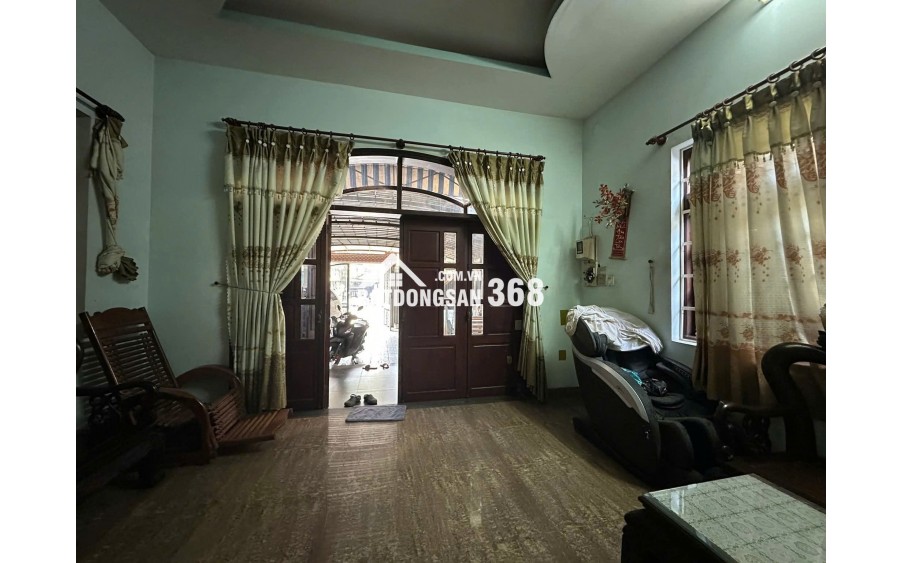 Bán nhà mặt tiền Dương Công Khi, Hóc Môn. DT 200m2, 3 tầng, 6PN. Sổ hồng, giá 15 tỷ.