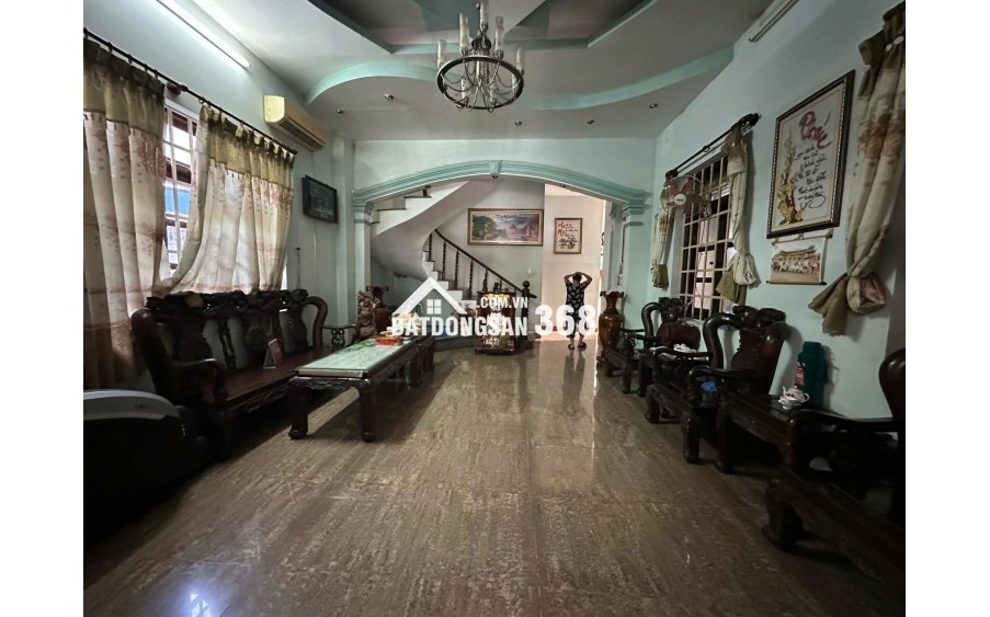 Bán nhà mặt tiền Dương Công Khi, Hóc Môn. DT 200m2, 3 tầng, 6PN. Sổ hồng, giá 15 tỷ.