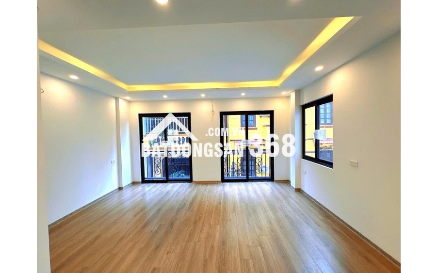 Bán nhà Hoàng Quốc Việt, 55m2 x 5 tầng, Thang máy. Ô tô vào nhà, 20.x tỷ