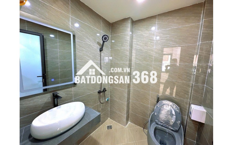 Bán nhà Hoàng Quốc Việt, 55m2 x 5 tầng, Thang máy. Ô tô vào nhà, 20.x tỷ